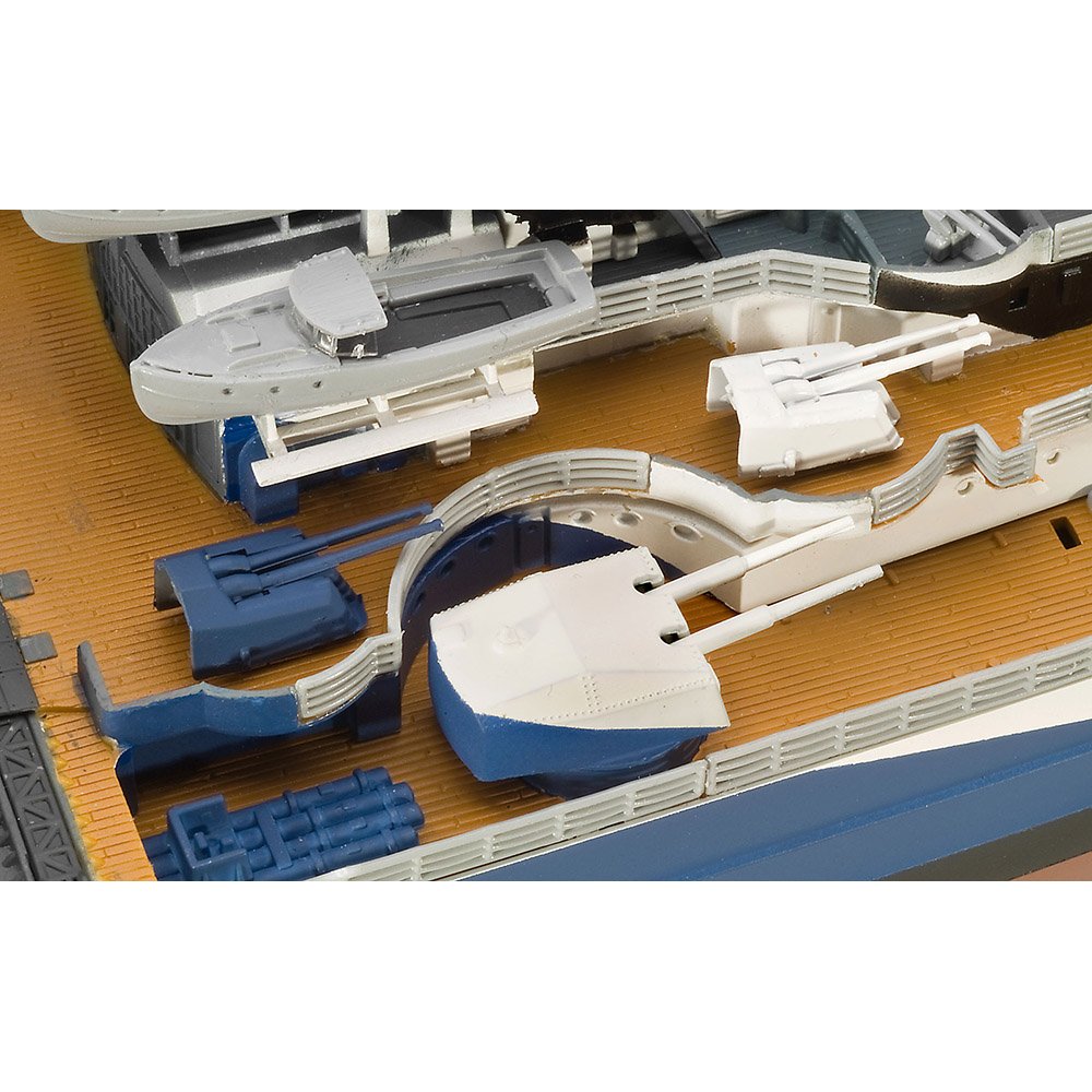 REVELL GERMAN BATTLESHIP TIRPITZ