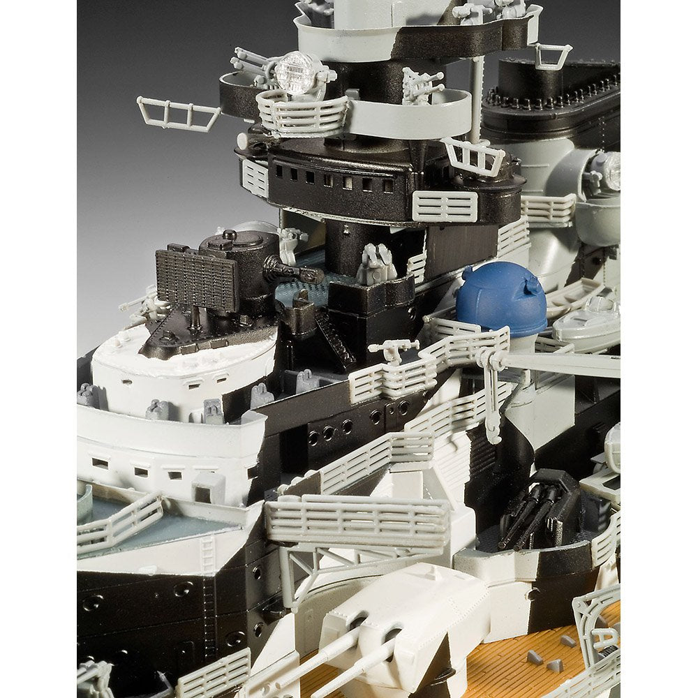 REVELL GERMAN BATTLESHIP TIRPITZ
