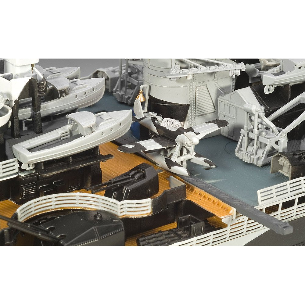 REVELL GERMAN BATTLESHIP TIRPITZ