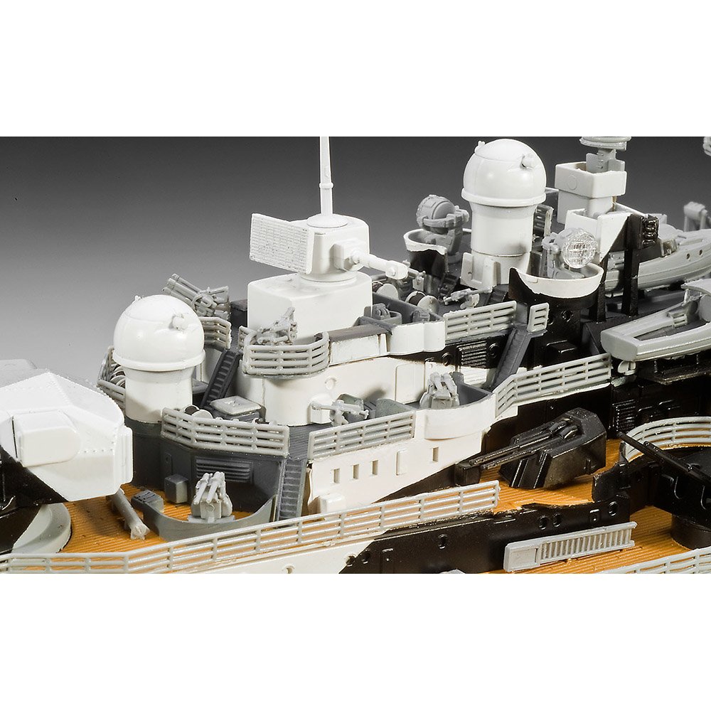 REVELL GERMAN BATTLESHIP TIRPITZ