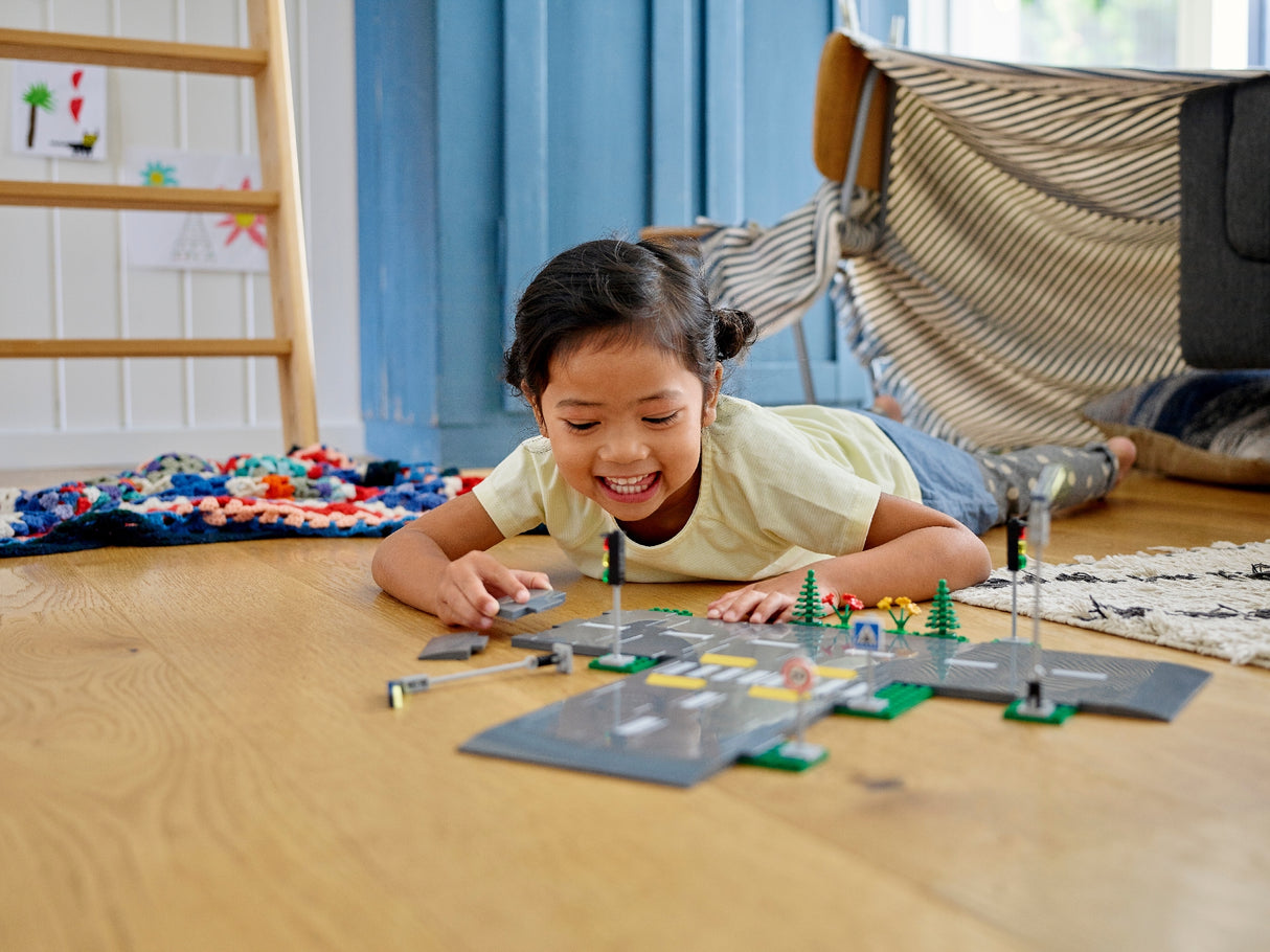 LEGO CITY ROAD PLATES 60304 AGE: 5+