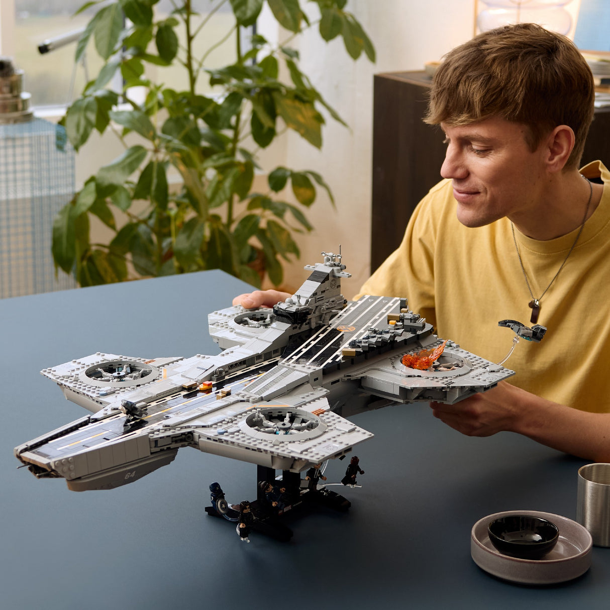 LEGO 76354 SUPER HEROES S.H.I.E.L.D HELICARRIER AGE: 18+