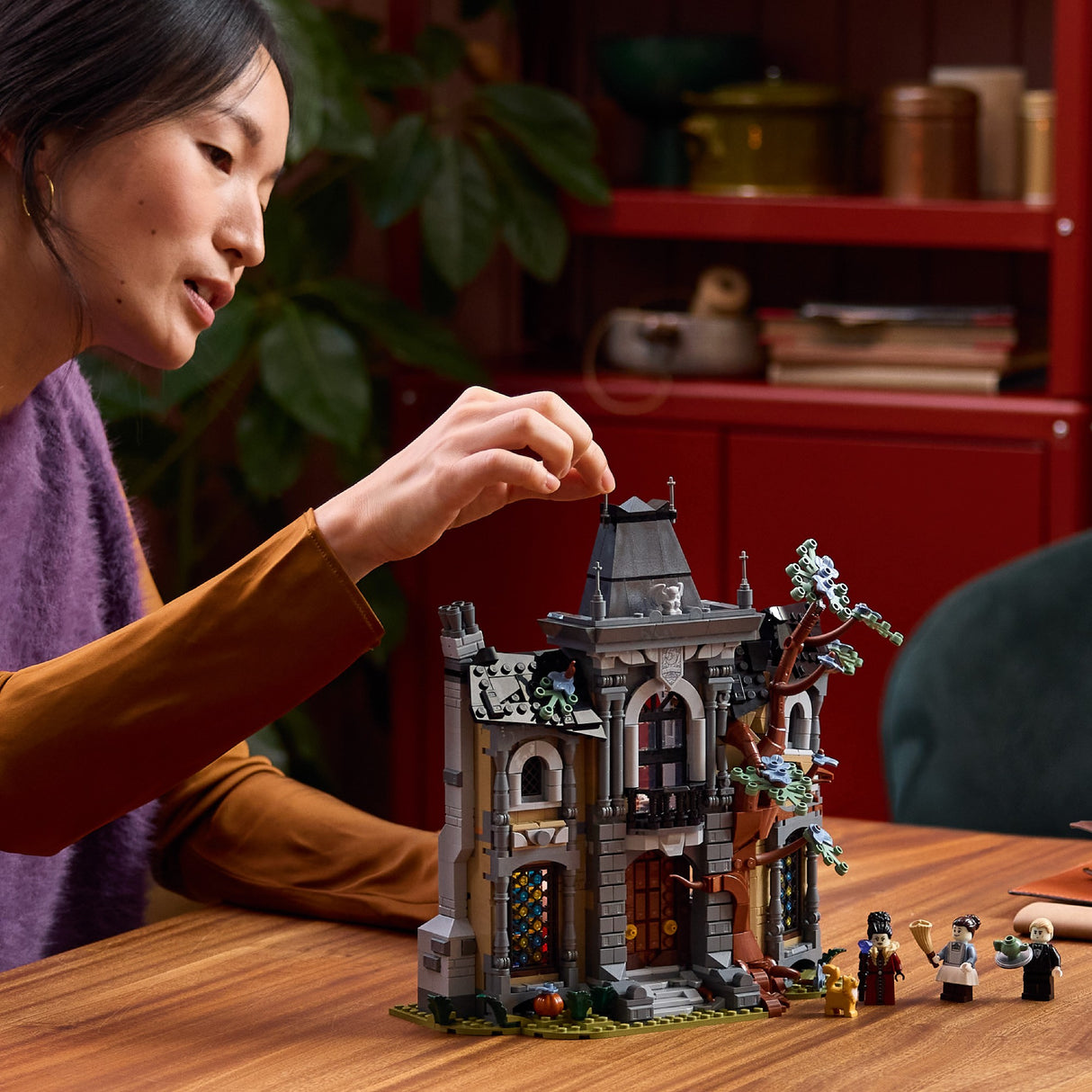 LEGO 11383 ICONS MAYOR MANOR AGE: 18+