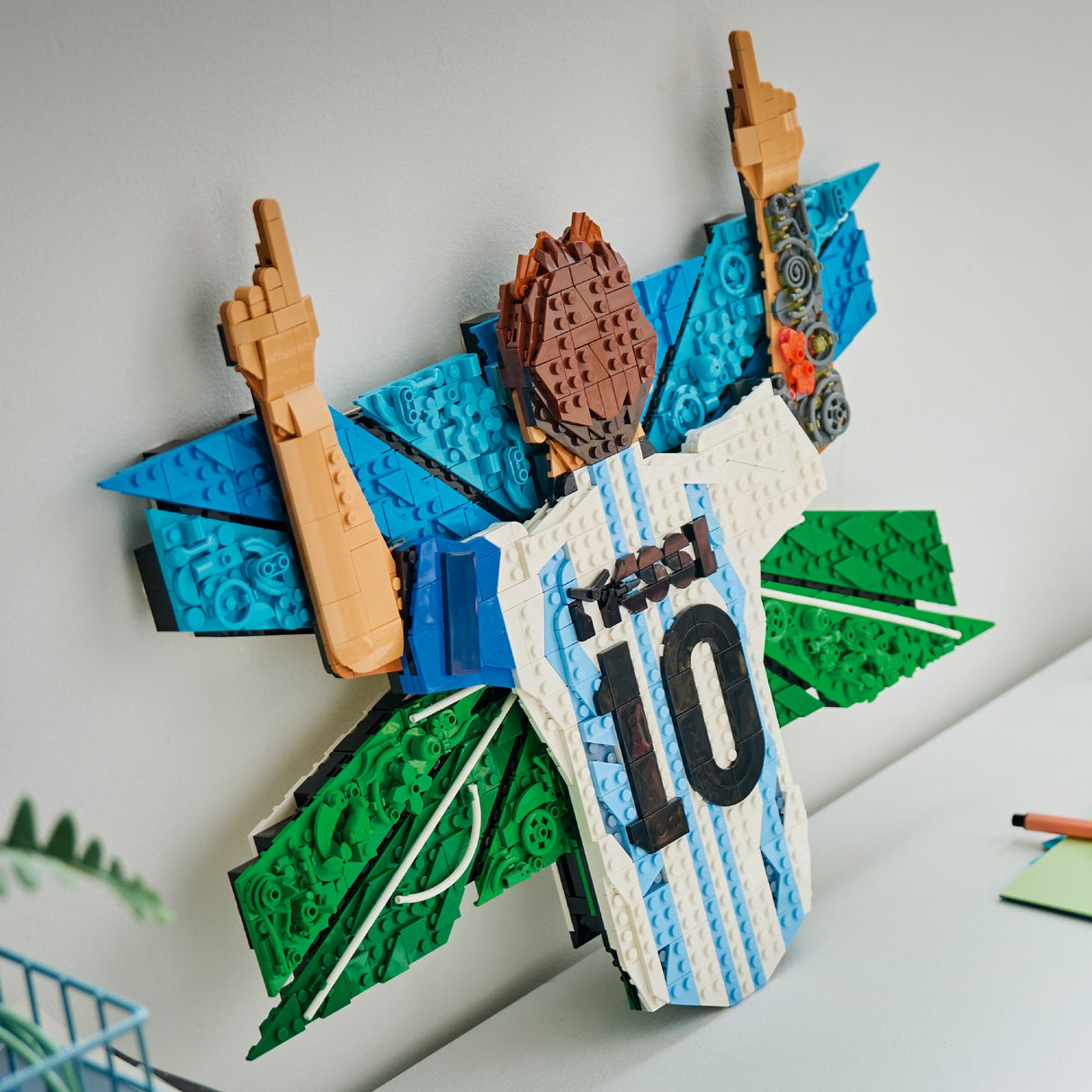 LEGO 43018 EDITIONS FOOTBALL LIONEL MESSI CELEBRATION AGE: 14+