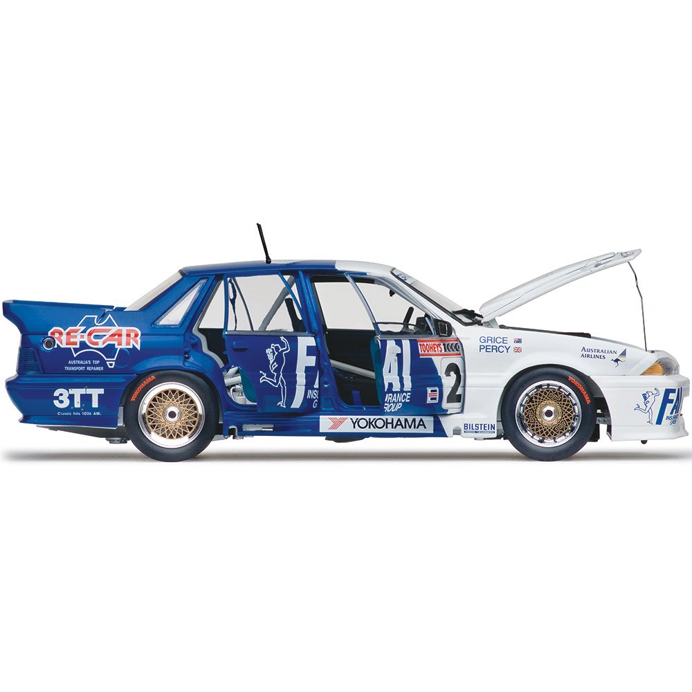 CLASSIC CARLECTABLES 1:18 HOLDEN VL COMMODORE 1988 BATHURST
