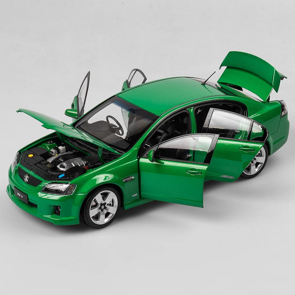Authentic 1/18 Holden Ve Commodore Ss V - Atomic Green