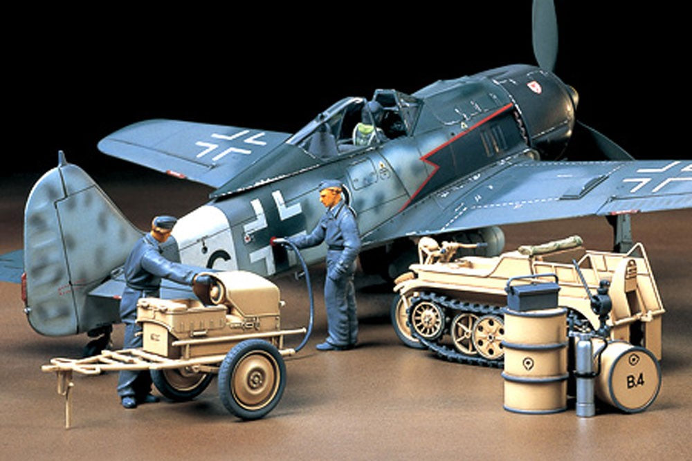 Tamiya 1/48 German Aircraft Power Supply Unit & Kettenkraftrad