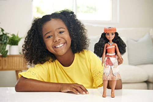 DISNEY PRINCESS FASHION DOLL - MOANA