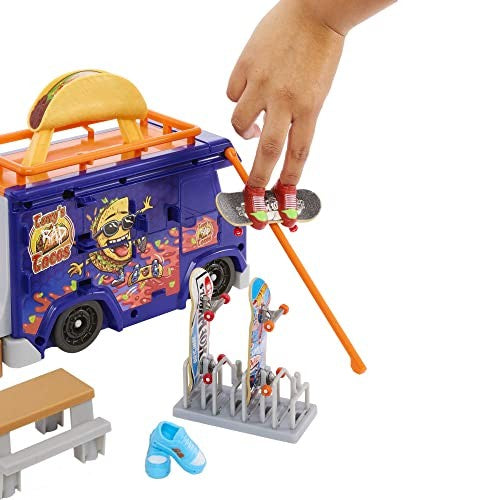 Hot Wheels Skate Taco Truck with 1 Exclusive Fingerboard & Pair of Skate Shoes