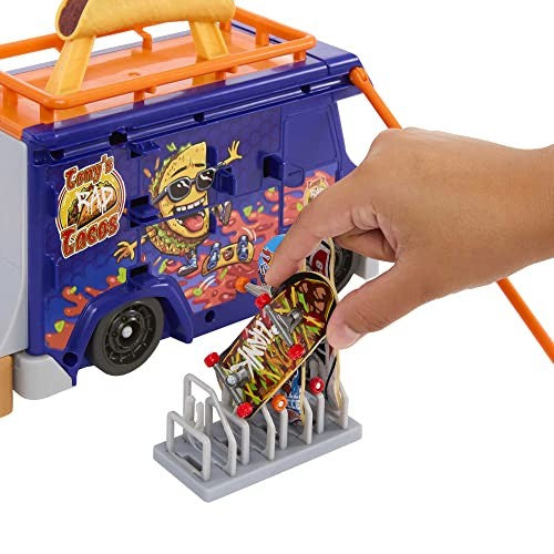 Hot Wheels Skate Taco Truck with 1 Exclusive Fingerboard & Pair of Skate Shoes