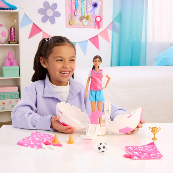 Barbie Roll & Reveal