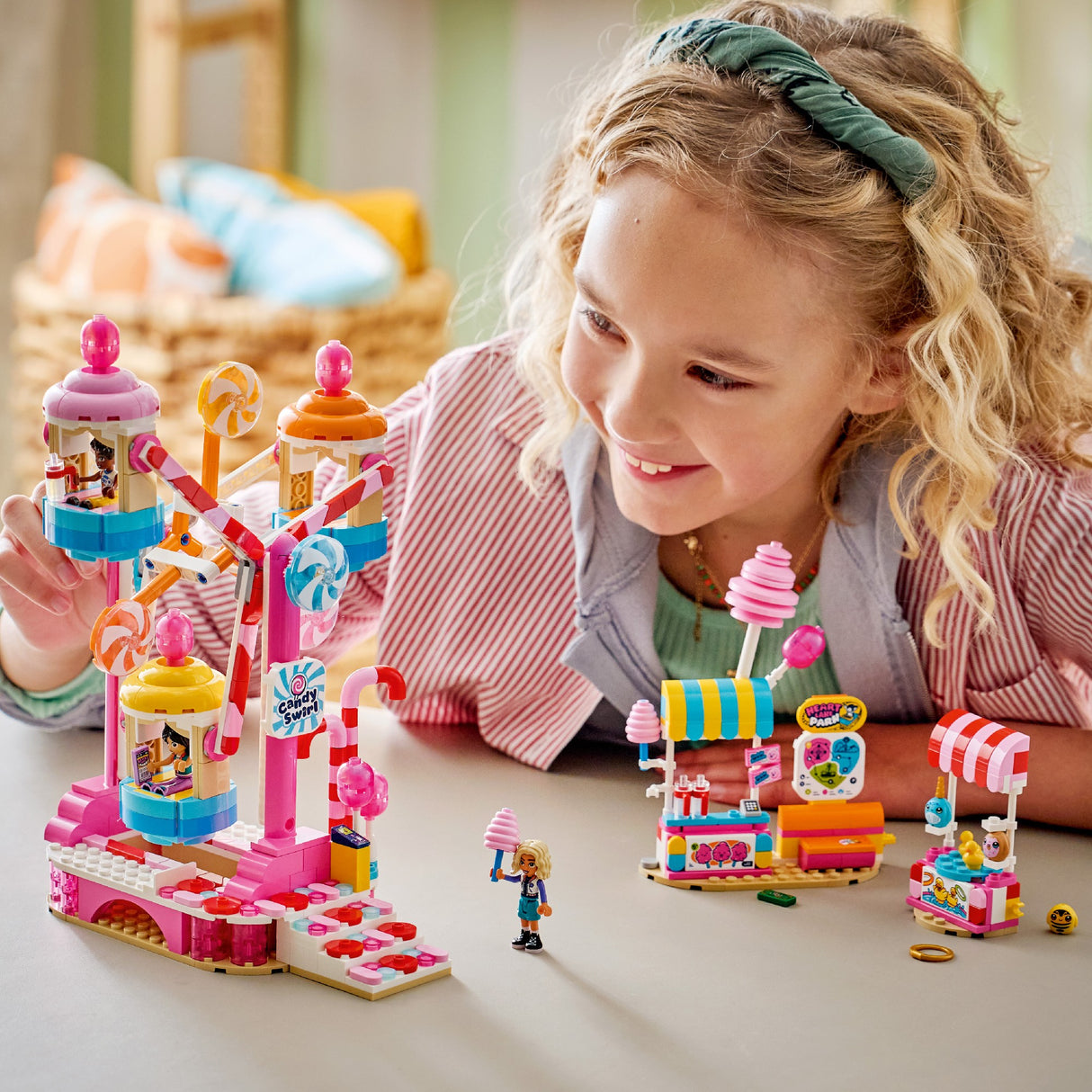 LEGO 42700 LEGO FRIENDS CANDY & CUPCAKE FERRIS WHEEL AGE: 7+