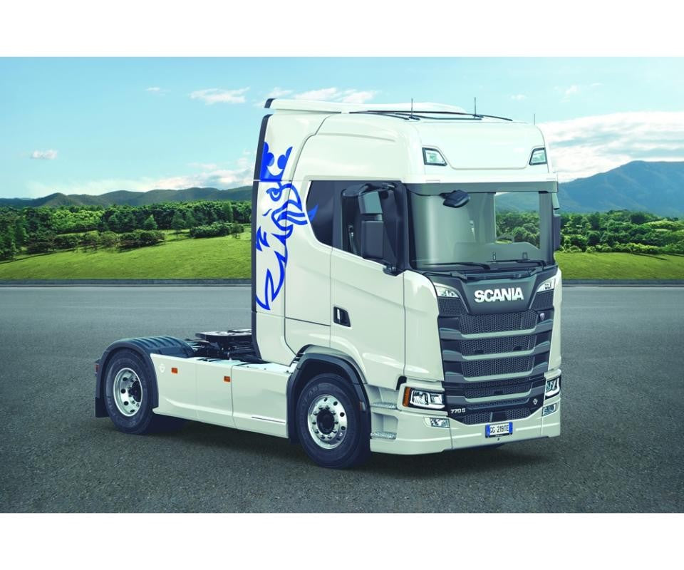 Italeri 1/24 Scania 770 S V8 White Cab