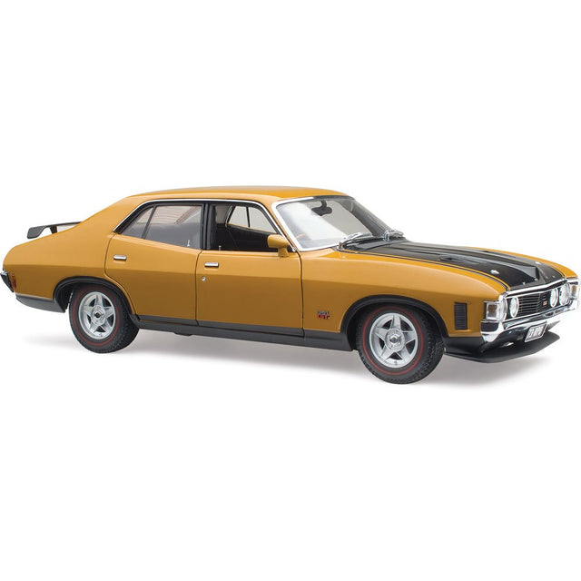 CLASSIC CARLECTABLES 1:18 FORD XA FALCON SEDAN SUMMER GOLD