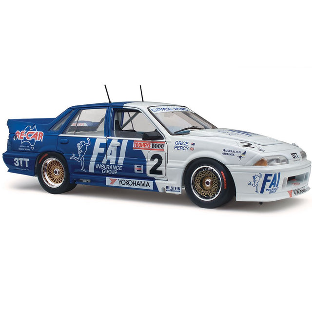 CLASSIC CARLECTABLES 1:18 HOLDEN VL COMMODORE 1988 BATHURST