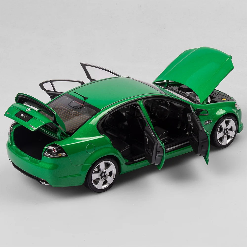 Authentic 1/18 Holden Ve Commodore Ss V - Atomic Green